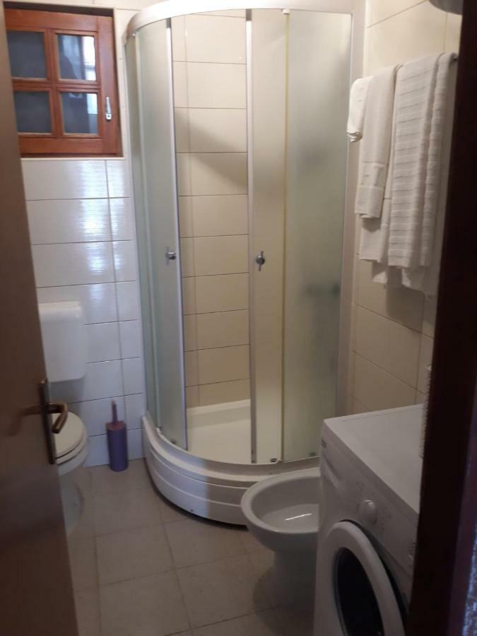 Apartman Grospic 2 Cesarica Kültér fotó
