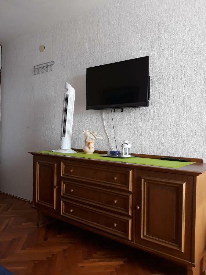 Apartman Grospic 2 Cesarica Kültér fotó