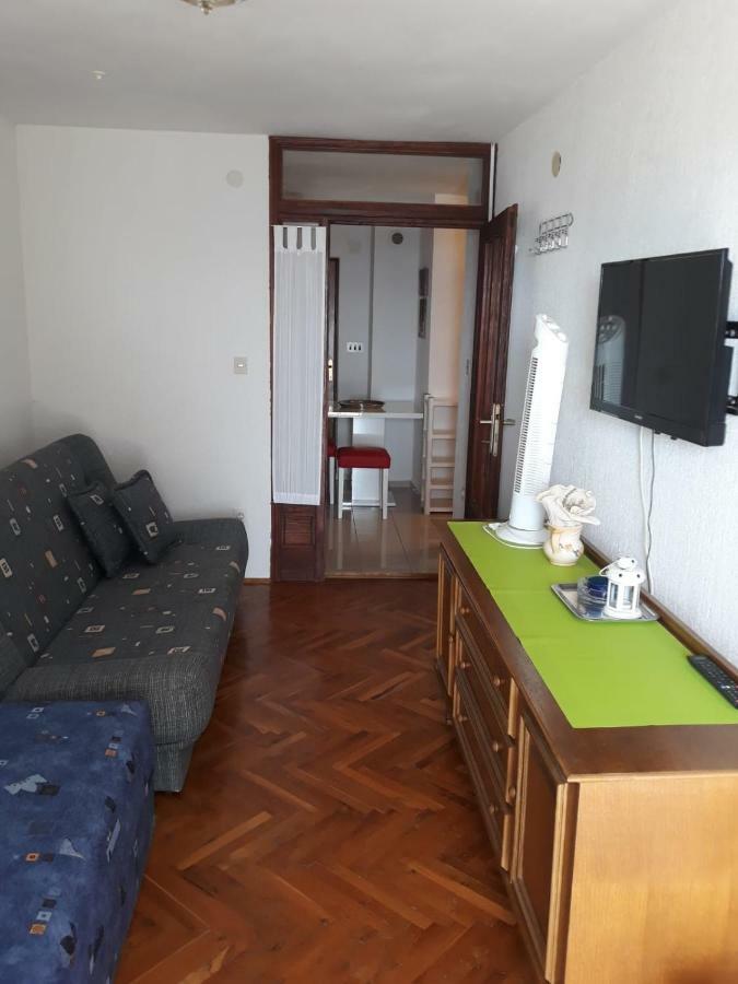 Apartman Grospic 2 Cesarica Kültér fotó